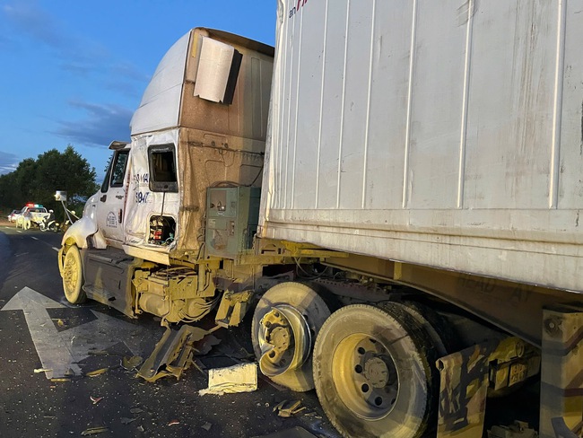 Hiện trường vụ TNGT liên hoàn trên đường Hồ Chí Minh ở Đắk Nông, khiến 1 tài xế bị thương nặng- Ảnh 3.