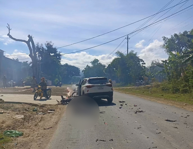 Video: Xe máy đâm trực diện ô tô con trên QL27 qua Đắk Lắk, 2 người tử vong tại chỗ- Ảnh 1.