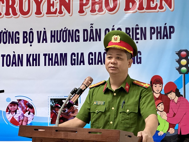 Gần 80 lái xe vận chuyển mía ở Đắk Lắk cam kết chấp hành nghiêm các quy định, đảm bảo TTATGT- Ảnh 4.