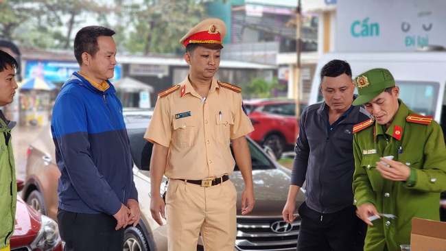 CSGT Đắk Lắk tuyên truyền, test ma túy đối với tài xế xe khách trước khi xuất bến- Ảnh 4.