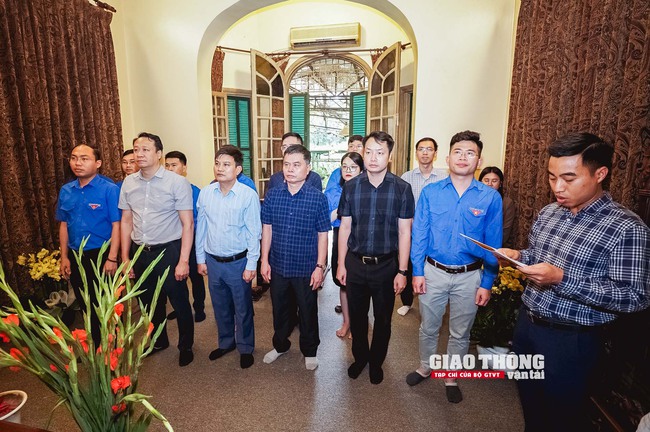 Tuổi trẻ ngành GTVT dâng hương tưởng nhớ Đại tướng Võ Nguyên Giáp- Ảnh 1.
