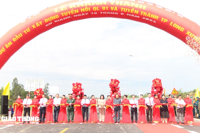 Chính thức khánh thành và đưa vào sử dụng tuyến tránh Long Xuyên- Ảnh 1.