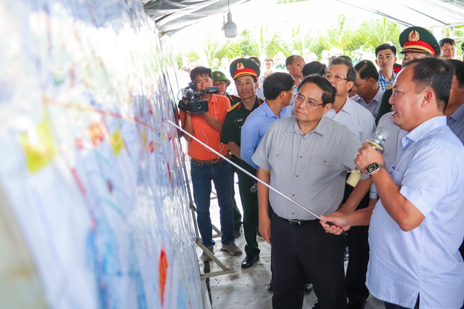 Thủ tướng Phạm Minh Chính kiểm tra cao tốc Châu Đốc - Cần Thơ - Sóc Trăng- Ảnh 2.