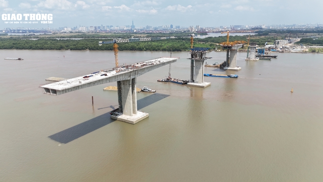 Thi công rầm rộ tại dự án cầu lớn nhất tuyến Vành đai 3 - TP. HCM- Ảnh 1.