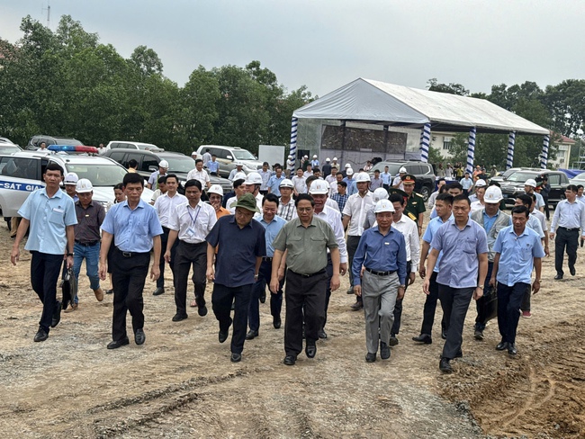 Thủ tướng Phạm Minh Chính kiểm tra tiến độ cao tốc Biên Hoà - Vũng Tàu- Ảnh 5.