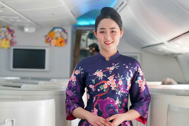 Cận cảnh đón Tết ở độ cao 10 nghìn mét, phi hành đoàn đều là người tuổi Tỵ- Ảnh 3.