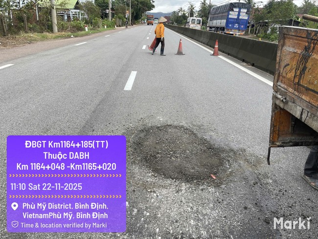 Vá sửa hư hỏng mặt đường QL1 qua tỉnh Gia Lai, đảm bảo ATGT trong mưa lớn- Ảnh 3.