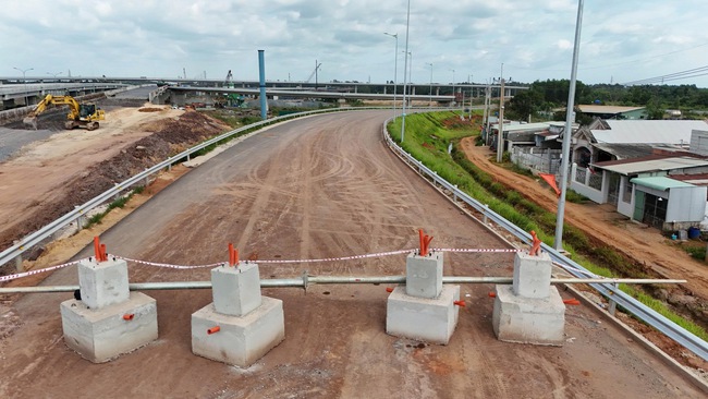 Sớm hỗ trợ công tác vận chuyển vật tư trên cao tốc Biên Hoà - Vũng Tàu- Ảnh 1.