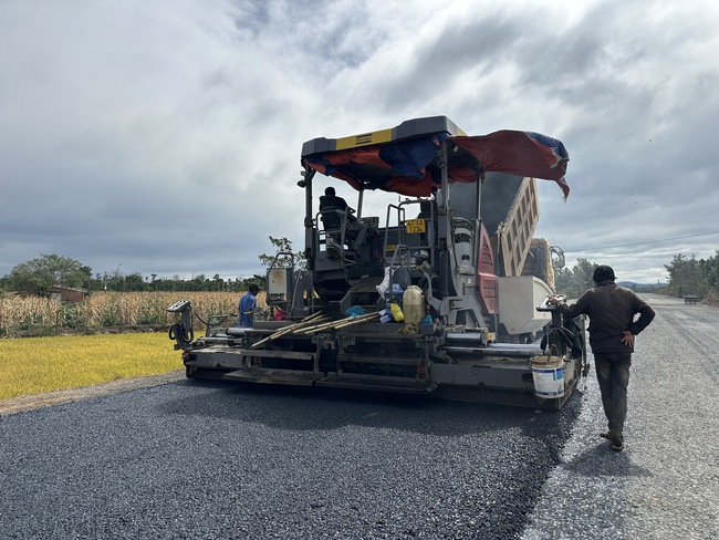 Chủ động bảo đảm an toàn công trình giao thông, xây dựng trước bão Kalmaegi- Ảnh 1.