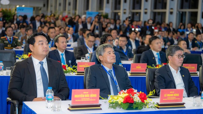 Phó Thủ tướng Thường trực Chính phủ cắt băng khánh thành Nhà ga T2 Nội Bài mở rộng- Ảnh 4.