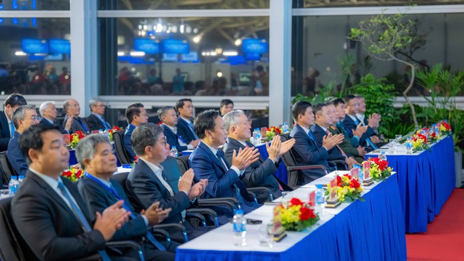 Phó Thủ tướng Thường trực Chính phủ cắt băng khánh thành Nhà ga T2 Nội Bài mở rộng- Ảnh 3.