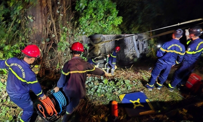 Khắc phục hậu quả vụ lật xe khách trên đèo Bảo Lộc, tỉnh Lâm Đồng khiến 4 người thương vong- Ảnh 3.