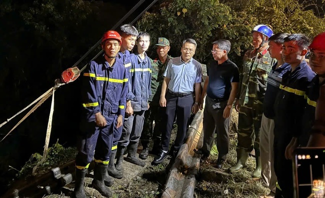 Khắc phục hậu quả vụ lật xe khách trên đèo Bảo Lộc, tỉnh Lâm Đồng khiến 4 người thương vong- Ảnh 2.