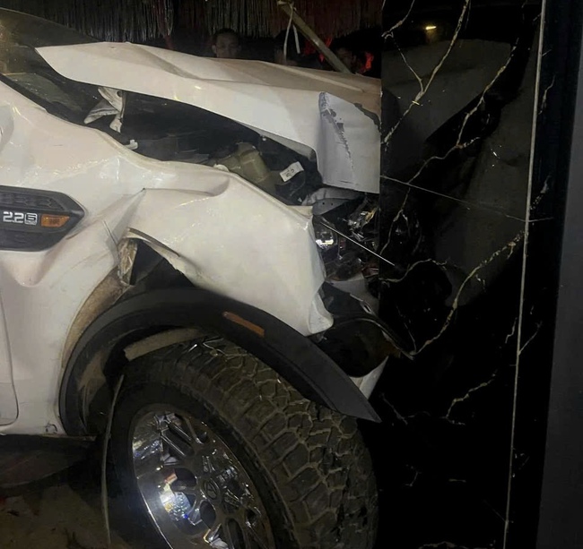 Đắk Lắk: Tài xế ô tô vi phạm nồng độ cồn tông vào nhà dân, hai người thương vong- Ảnh 1.