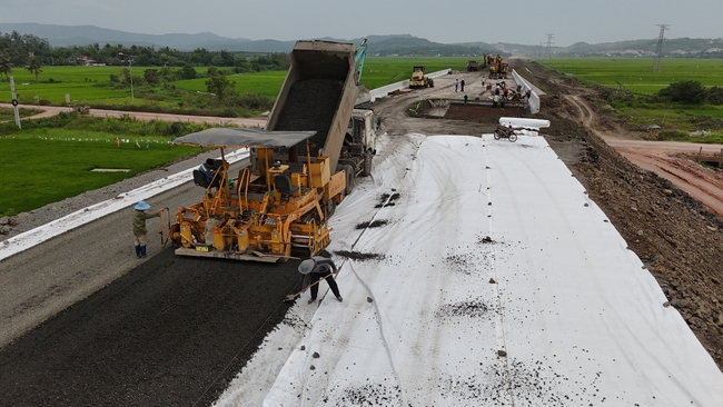 Lộ diện cao tốc Chí Thạnh - Vân Phong giữa đất trời Phú Yên- Ảnh 2.