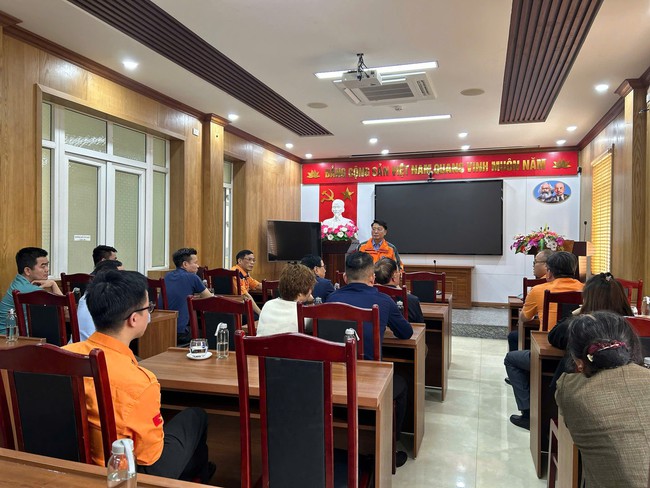 Khẩn trương cứu thuyền viên sau khi tàu cá bị chìm- Ảnh 8.