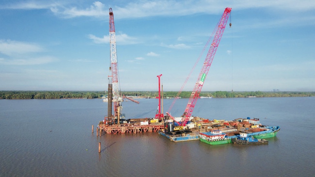 Hoàn thành trụ cọc D2500 tại cầu Đại Ngãi 1- Ảnh 2.