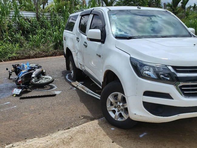 Đắk Lắk: Va chạm với ô tô bán tải, một người đi xe máy tử vong- Ảnh 1.