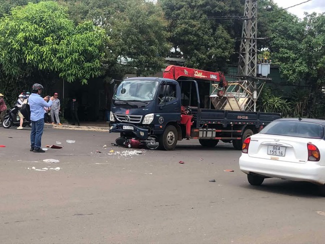 Gia Lai: Xe máy va chạm với xe tải,  hai người thương vong- Ảnh 1.