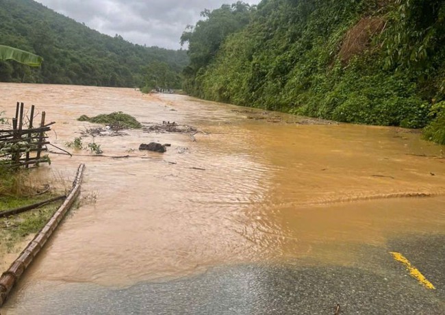 Tình hình mưa lũ, sạt lở và thiệt hại giao thông tại Thanh Hoá- Ảnh 2.