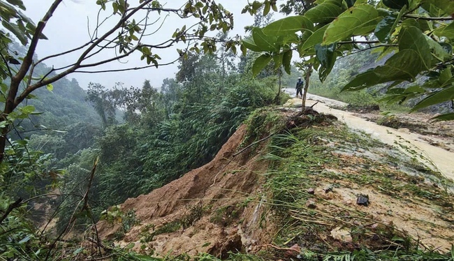 Thanh Hóa khẩn trương khắc phục thiệt hại giao thông do bão số 5- Ảnh 1.