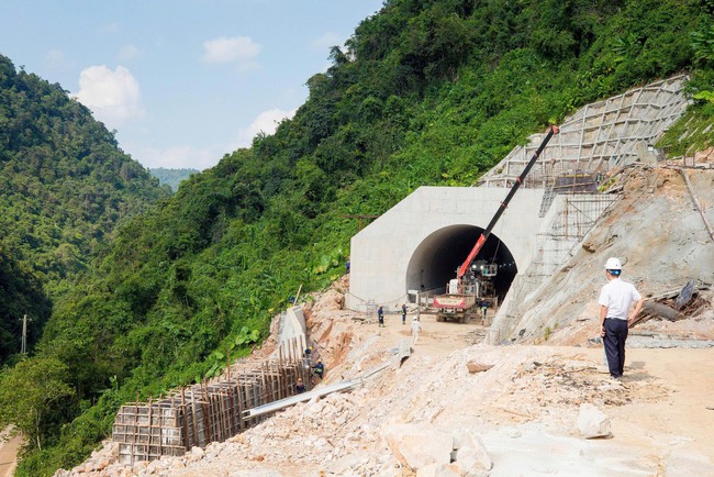 Thi công không nghỉ lễ ở 2 tuyến cao tốc qua Lạng Sơn - Cao Bằng- Ảnh 4.