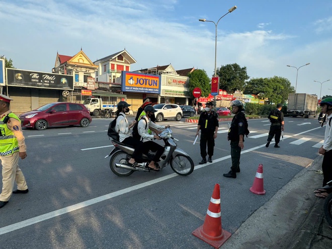 CSGT cả nước ra quân xử lý học sinh vi phạm giao thông   - Ảnh 18.