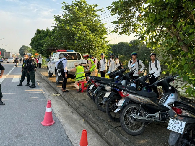 CSGT cả nước ra quân xử lý học sinh vi phạm giao thông   - Ảnh 14.
