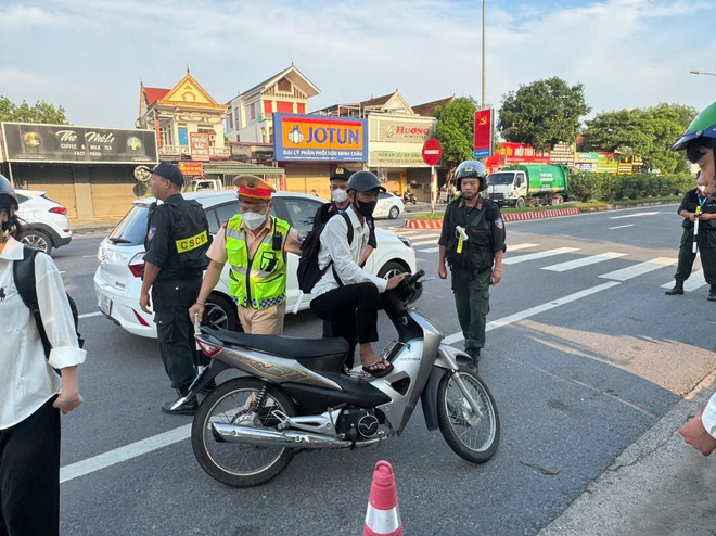 CSGT cả nước ra quân xử lý học sinh vi phạm giao thông   - Ảnh 15.