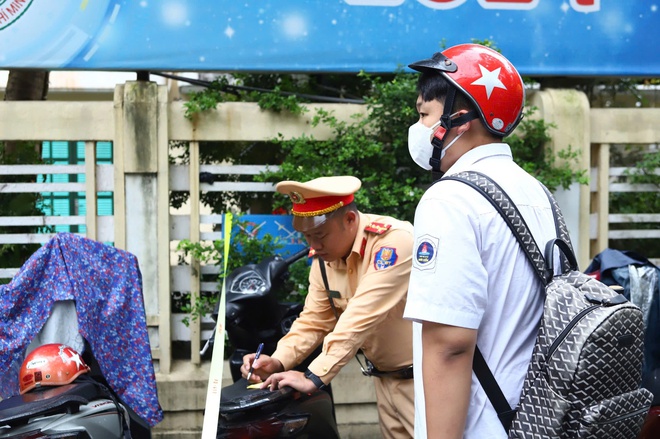 CSGT cả nước ra quân xử lý học sinh vi phạm giao thông   - Ảnh 6.