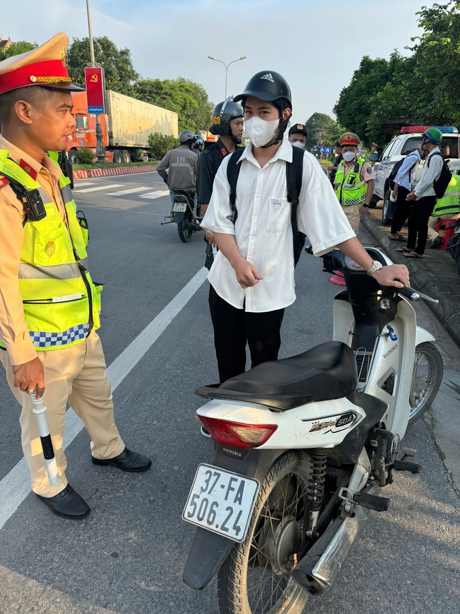 CSGT cả nước ra quân xử lý học sinh vi phạm giao thông   - Ảnh 19.