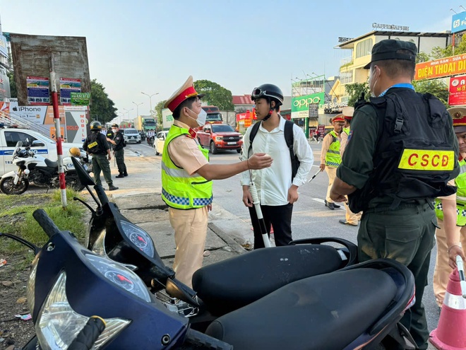CSGT cả nước ra quân xử lý học sinh vi phạm giao thông   - Ảnh 20.