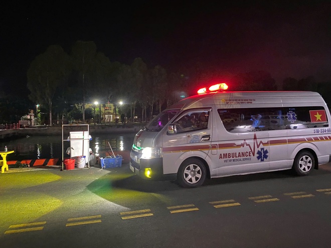 Khẩn trương cứu thuyền viên nước ngoài ngặp nạn trên vùng biển Vũng Tàu - Ảnh 4.