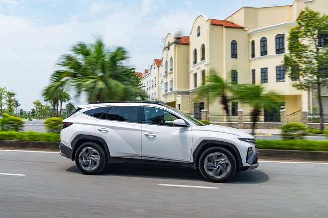 So sánh nhanh Hyundai Tucson và Mazda CX-5, liệu có cuộc đổi ngôi doanh số?- Ảnh 5. So sánh nhanh Hyundai Tucson và Mazda CX-5, liệu có cuộc đổi ngôi doanh số?- Ảnh 5.