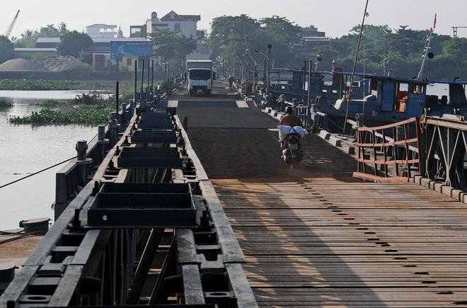 Cầu phao Ninh Cường trên QL37B chính thức hoạt động trở lại - Ảnh 1.