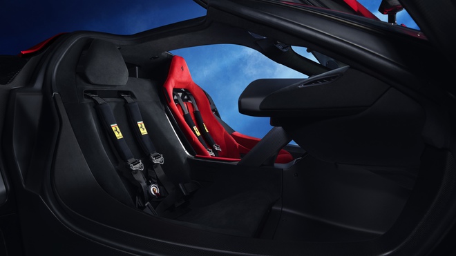 Ferrari F80 ra mắt: Siêu xe mạnh đến gần 1.200 mã lực, giá trăm tỷ và những điều thú vị- Ảnh 5.