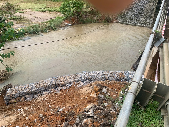 Thông xe QL2 sau gần 4 ngày ách ắc - Ảnh 4.