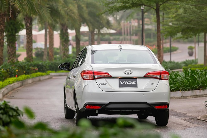 Giá lăn bánh xe Toyota Vios tháng 10/2024: Đồng loạt giảm để kéo doanh số- Ảnh 4.
