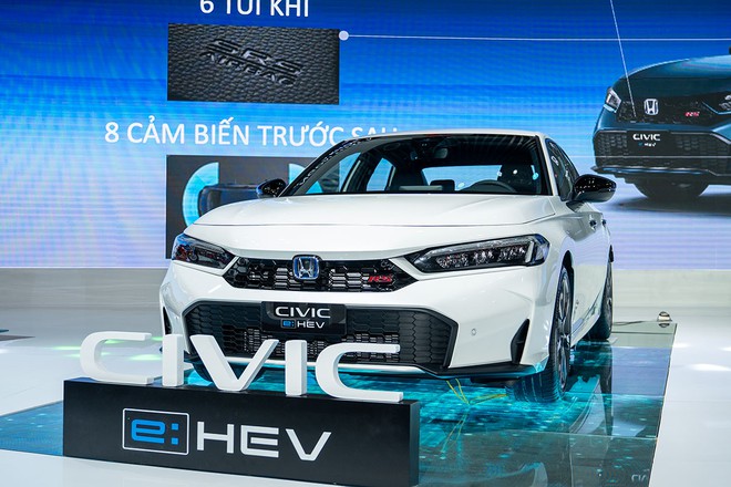 Triển lãm ô tô, xe máy Việt Nam 2024: Xe năng lượng mới lên ngôi- Ảnh 2. Triển lãm ô tô, xe máy Việt Nam 2024: Xe năng lượng mới lên ngôi- Ảnh 2.