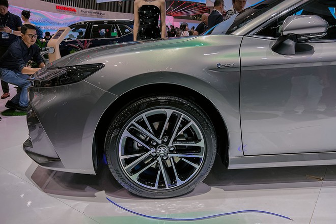 Toyota Camry lần đầu giảm giá đến hơn 150 triệu đồng ở Việt Nam - Ảnh 4.