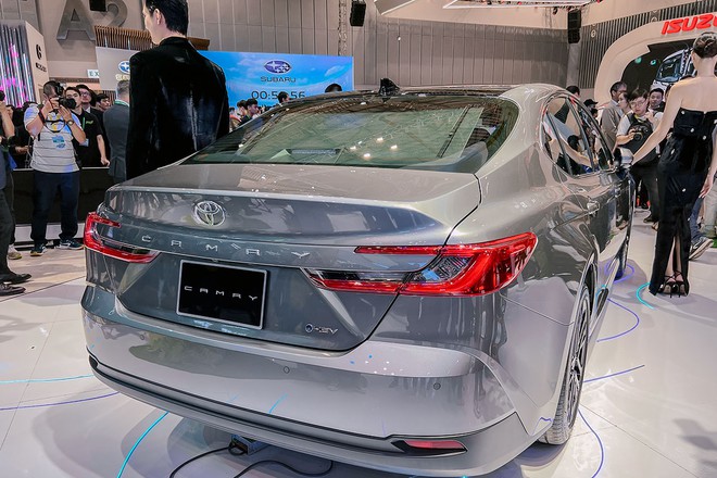“Xưng vương” xe hạng D, Toyota Camry lần đầu giảm giá sâu - Ảnh 4.