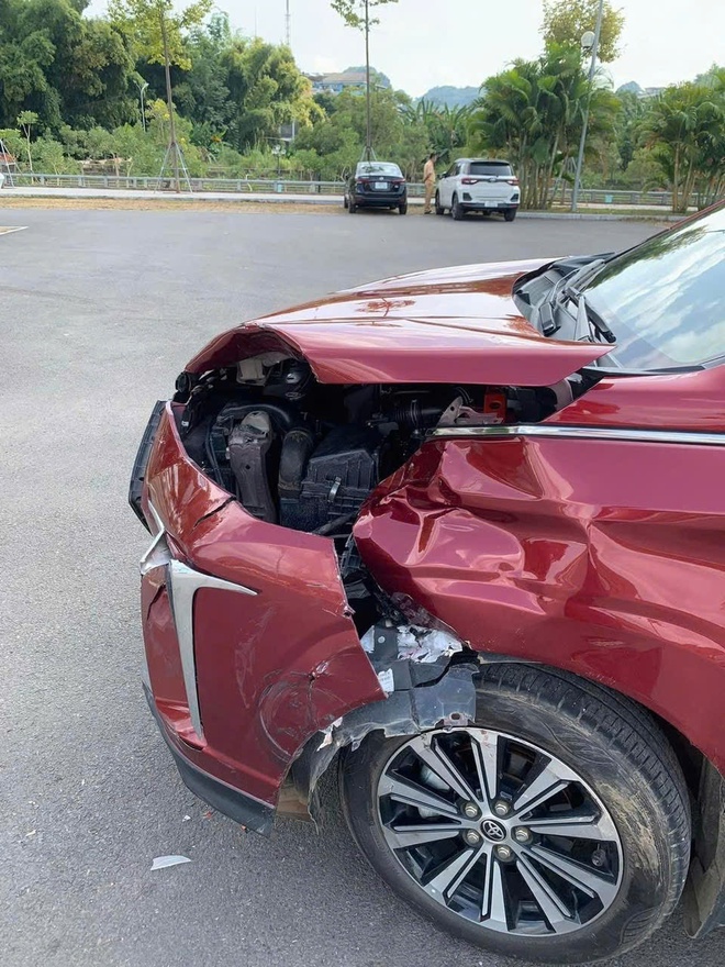 VinFast VF3 va chạm Toyota Veloz Cross: Kết quả khiến ai cũng bất ngờ- Ảnh 2.