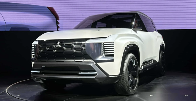 Ảnh thực tế xe Mitsubishi 7 chỗ: Đàn anh Xforce, có thể về Việt Nam thay Outlander- Ảnh 1.