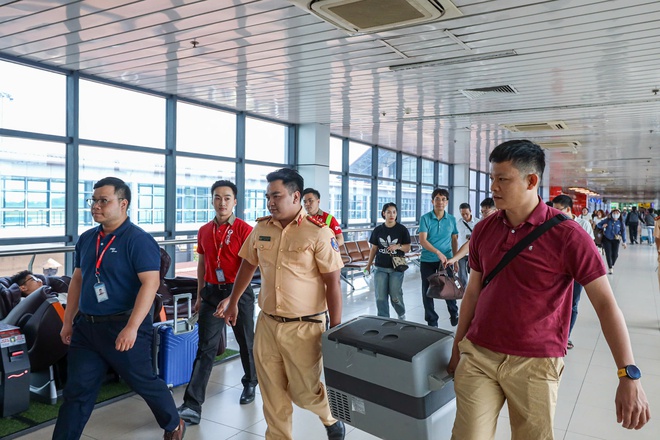 25 phút CSGT dẫn đường đưa trái tim hiến tặng đến sân bay đi Huế - Ảnh 3.