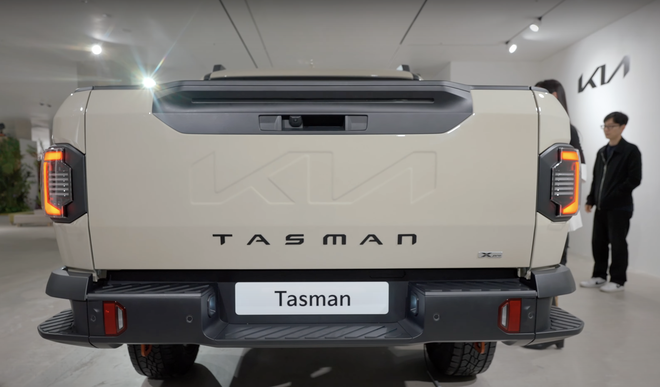 Ảnh thực tế KIA Tasman: Bán tải dạo phố với nội thất tiện nghi, ngoại hình khác lạ- Ảnh 5.