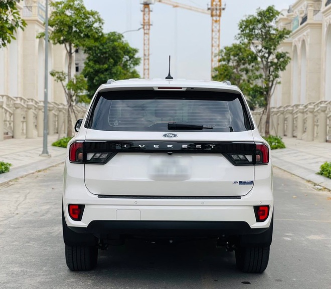 Giá xe Ford Everest lăn bánh tháng 11/2024: Giảm không phanh đấu Hyundai Santa Fe- Ảnh 5.