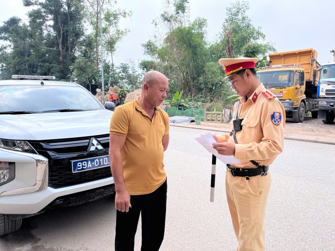 Bắc Ninh: Xử phạt nhiều trường hợp xe chở vật liệu sau phản ánh của Tạp chí GTVT - Ảnh 6.