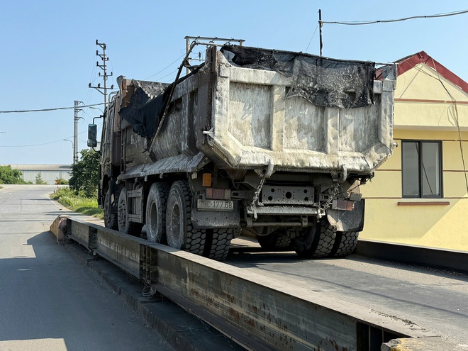 Bắc Ninh: Xử phạt nhiều trường hợp xe chở vật liệu sau phản ánh của Tạp chí GTVT - Ảnh 3.