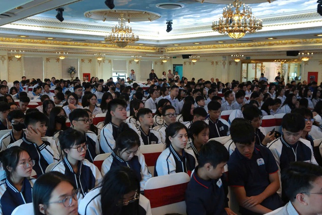 Thông điệp cảnh tỉnh hành vi giao xe cho con em từ 