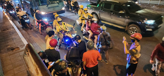 Video liên quân cảnh sát Hà Nội hoá trang vây bắt Video liên quân cảnh sát Hà Nội hoá trang vây bắt